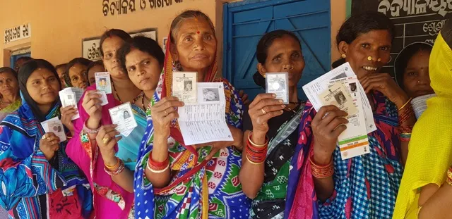 ଗଣତନ୍ତ୍ରର ମହାପର୍ବରେ ଆଗରେ ମହିଳା । ମତାଧିକାର ସାବ୍ୟସ୍ତ କରିବାରେ ପୁରୁଷଙ୍କୁ ପଛରେ ପକାଇଲେ ମହିଳା ଭୋଟର ।