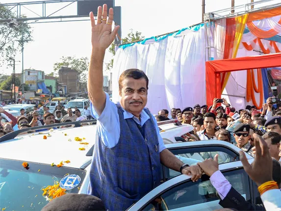 ନିର୍ବାଚନ ସଭାରେ ଭାଷଣ ଦେଉଥିଲେ, ହଠାତ୍ ମଞ୍ଚ ଉପରେ ବେହୋସ ହୋଇଗଲେ କେନ୍ଦ୍ରମନ୍ତ୍ରୀ ନୀତିନ ଗଡକରୀ ।