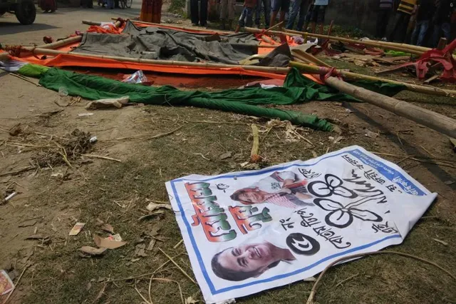 ପଶ୍ଚିମବଙ୍ଗରେ ନିର୍ବାଚନୀ ହିଂସା । ଟିଏମସି-କଂଗ୍ରେସ କର୍ମୀ ମୁହାଁମୁହିଁ, ଠେଲାପେଲାରେ ଜୀବନ ହରାଇଲେ ମତଦାତା ।