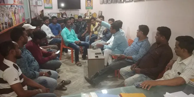 ନିର୍ବାଚନୀ ପ୍ରଚାରରେ ବାଧକ ସାଜିଛି ଖରା : ପ୍ରାର୍ଥୀଙ୍କ କାର୍ଯ୍ୟାଳୟରେ ରାତିରେ ଜମୁଛି ଭିଡ