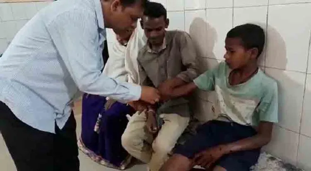 ମହଙ୍ଗା ପଡିଲା ମୋବାଇଲ୍ ଖେଳ ! ମୋବାଇଲ୍ ଫାଟି ବାଳକ ଗୁରୁତର ।