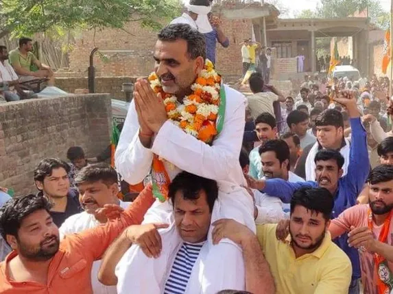 ବିଜେପି ନେତାଙ୍କ ସଂଗୀନ ଅଭିଯୋଗ! ଭୋଟିଙ୍ଗ୍ ରେ ହେଉଛି ଜାଲିଆତି । ବୁର୍ଖା ପିନ୍ଧି ଏକାଧିକ ବାର ଭୋଟ୍ ପକାଉଛନ୍ତି ଭୋଟର୍ ।