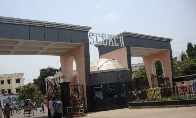 ଏସସିବିରେ ନୂଆ ଇତିହାସ । ମୃତ ଯୁବତୀଙ୍କ ଦେହରୁ କିଡନୀ କାଢି ପ୍ରତିରୋପଣ ପାଇଁ ଉଦ୍ୟମ । ମଧ୍ୟରାତ୍ରିରେ ଭୁବନେଶ୍ୱରରୁ କଟକ ବଡ ଡାକ୍ତରଖାନାକୁ ଆସିଲା କିଡନୀ