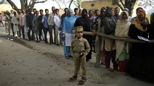 ଭୋଟଗ୍ରହଣ ସମୟରେ ଶାମଲୀ ମତଦାନ କେନ୍ଦ୍ରରେ ଫାଙ୍କା ଗୁଳିଚାଳନା । ବିନା ଭୋଟର ଆଇଡି କାର୍ଡରେ ଭୋଟ ଦେବାକୁ ଅଡି ବସିଥିଲେ ଭୋଟର