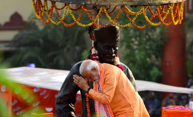 ରୋଚକ ହେଉଛି ବାରାଣାସୀ ରାଜନୀତି । ମୋଦିଙ୍କ ବିରୋଧରେ ମୈଦାନରେ ୧୦୧ ପ୍ରାର୍ଥୀ । ଇଭିଏମରେ କେମିତି ରହିବ ଏତେ ପ୍ରାର୍ଥୀଙ୍କ ନାଁ, ଚିନ୍ତାରେ ନିର୍ବାଚନ କମିଶନ ।