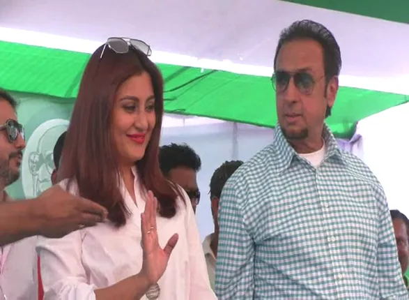 ସମ୍ବଲପୁର କୁଚିଣ୍ଡାରେ ବଲିଉଡ୍ ଷ୍ଟାର । ବିଜେଡି ଦଳୀୟ ପ୍ରାର୍ଥୀଙ୍କ ପାଇଁ ନିର୍ବାଚନ ପ୍ରଚାର କଲେ ଅଭିନେତା ଗୁଲସନ ଗ୍ରୋଭର ଓ ରିମି ସେନ୍