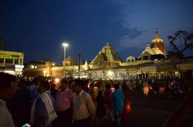 ୧୩ ଦିନ ପରେ ପୁରୀ-କୋଣାର୍କକୁ ବିଦ୍ୟୁତ୍ ସେବା: ଆଲୋକିତ ହେଲା ଶ୍ରୀମନ୍ଦିର ଓ ବଡ଼ଦାଣ୍ଡ, ସହରାଞ୍ଚଳରେ ସଂପୂର୍ଣ୍ଣ ବିଜୁଳି ସେବା ପାଇଁ ଆହୁରି ସପ୍ତାହେ