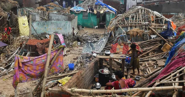 ‘ଫୋନି’ର ତାଣ୍ଡବ ପରେ ଓଡିଶାରେ କେନ୍ଦ୍ରୀୟ ଟିମ୍ । ବାତ୍ୟା ସ୍ଥିତିର କରୁଛନ୍ତି ସମୀକ୍ଷା, ପଚାରି ବୁଝୁଛନ୍ତି ଲୋକଙ୍କ ଭଲମନ୍ଦ ।