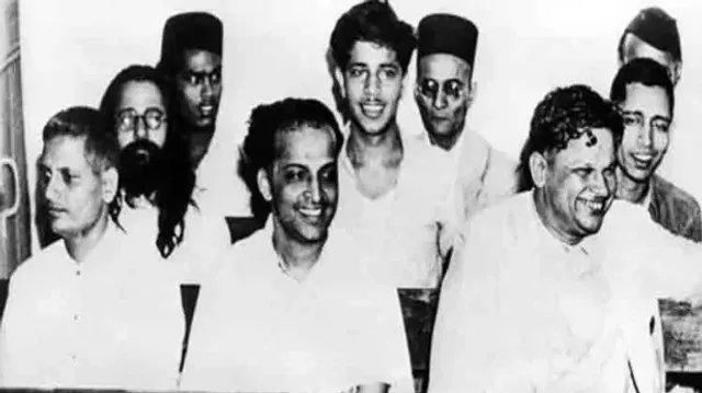 କେଉଁ ଦଣ୍ଡରେ ଦଣ୍ଡିତ ହୋଇଥିଲେ ଗାନ୍ଧିଜୀଙ୍କ ହତ୍ୟାକାରୀ? ନାଥୁରାମଙ୍କୁ ହୋଇଥିଲା ଫାଶୀ, ଜାଣନ୍ତୁ ଅନ୍ୟ ଅଭିଯୁକ୍ତଙ୍କ ସହ କଣ ହୋଇଥିଲା?