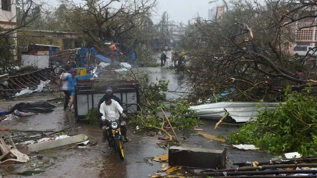 ପ୍ରାଣ ନେଇଗଲା ଫୋନି । ବାତ୍ୟା ଫୋନି ଯୋଗୁୁଁ ୨୯ରେ ପହଞ୍ଚିଲା ମୃତ୍ୟୁସଂଖ୍ୟା, ଭୁବନେଶ୍ୱରରେ ୫ ଜଣଙ୍କର ଲିଭିଗଲା ଜୀବନ ଦୀପ