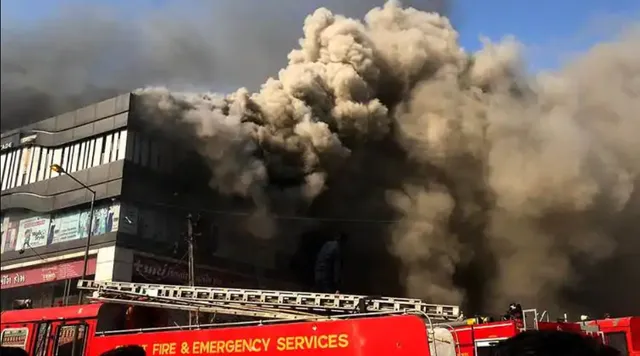 ସୁରଟ ଅଗ୍ନିକାଣ୍ଡର ପୋଷ୍ଟମର୍ଟମ : କୋଚିଂ ସେଂଟର ମ୍ୟାନେଜରଙ୍କୁ ଅଟକ ରଖିଲା କ୍ରାଇମବ୍ରାଂଚ । ଅଗ୍ନିକାଣ୍ଡରେ ଗଲାଣି ୨୦ ଜଣଙ୍କ ଜୀବନ