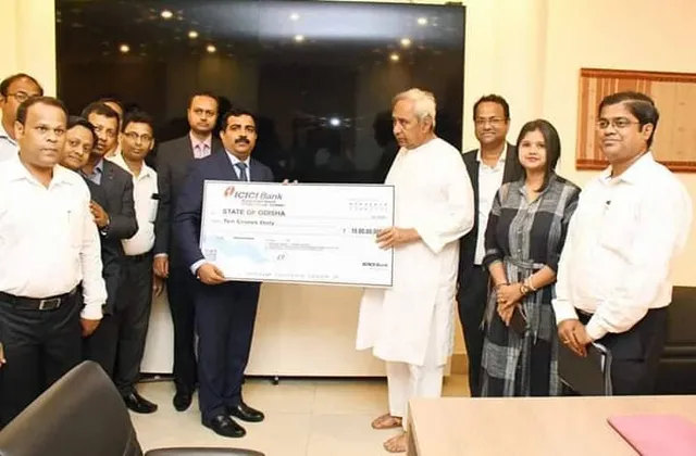 ‘ଫୋନି’ ପରେ ଓଡ଼ିଶା ସାଥିରେ ସମସ୍ତେ । କ୍ଷତିଗ୍ରସ୍ତ ଲୋକଙ୍କ ସହାୟତା ପାଇଁ ମୁଖ୍ୟମନ୍ତ୍ରୀ ରିଲିଫ୍ ପାଣ୍ଠିକୁ ୨ ମାସର ଦରମା ଦେଲେ ସଂସ୍କୃତି ମନ୍ତ୍ରୀ, ICICI ବ୍ୟାଙ୍କ୍ ଦେଲା ୧୦ କୋଟି ଟଙ୍କାର ସହାୟତା ରାଶି ।