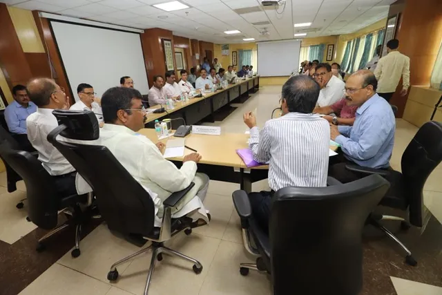 କେନ୍ଦ୍ର ଅର୍ଥମନ୍ତ୍ରୀଙ୍କୁ ଚିଠି ଲେଖିଲେ କେନ୍ଦ୍ରମନ୍ତ୍ରୀ ଧର୍ମେନ୍ଦ୍ର ପ୍ରଧାନ । ‘ଫୋନି’ ପ୍ରଭାବିତଙ୍କୁ ସହଜରେ ଋଣ ପ୍ରଦାନ କରିବାକୁ ଜଣାଇଲେ ଦାବି ।