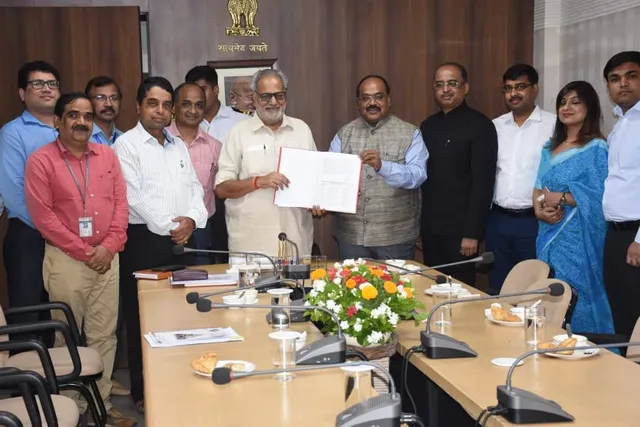 ରାଜ୍ୟପାଳଙ୍କୁ ଭେଟିଲେ ସିଇଓ । ନବନିର୍ବାଚିତ ପ୍ରତିନିଧିଙ୍କ ପୂର୍ଣ୍ଣାଙ୍ଗ ତାଲିକା ପ୍ରଦାନ କଲେ ।