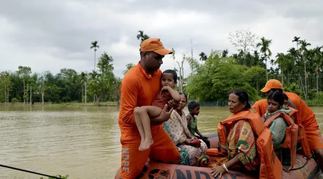 ତ୍ରିପୁରାରେ ପ୍ରବଳ ବର୍ଷା ଓ ଝଡ଼ତୋଫାନ : ହଜାର ହଜାର ପରିବାର ବାସହୀନ,ଉଦ୍ଧାର କାର୍ଯ୍ୟ ଜାରି