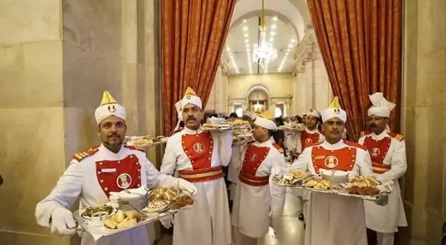 ମୋଦିଙ୍କ ଶପଥଗ୍ରହଣ ଉତ୍ସବରେ ଅତିଥିଙ୍କୁ ସ୍ୱାଗତ କରିବାକୁ ମେନୁ ପ୍ରସୁତ : ଚା’ପରେ ପରଷାଯିବ ସ୍ୟାଣ୍ଡୱିଚ, ସିଙ୍ଗଡ଼ା ଓ ମିଠା, ରାତି ୯ଟାରେ ଦିଆଯିବ ରାତ୍ରିଭୋଜନ