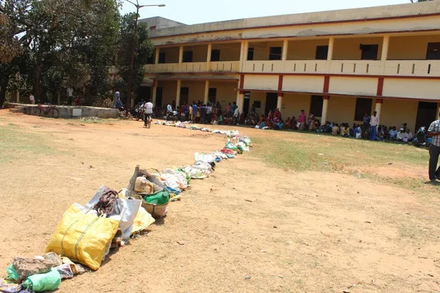 ଆଜିଠୁ ରିଲିଫ୍ ବଣ୍ଟନ ଆରମ୍ଭ । ରାଜନୈତିକ ପ୍ରଭାବରୁ ମୁକ୍ତ ରହିବା ପାଇଁ ଜିଲ୍ଲାପାଳଙ୍କୁ ମୁଖ୍ୟମନ୍ତ୍ରୀଙ୍କ ନିର୍ଦ୍ଦେଶ ।