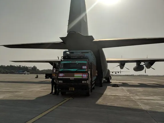 ବିଦାୟ ନେଲା ଫୋନି । ଦେବଦୂତ ସାଜିଲେ ଭାରତୀୟ ବାୟୁସେନା ଓ ନୌସେନାର ୟଙ୍ଗ ବ୍ରିଗେଡ୍, ଆକାଶମାର୍ଗରୁ ବିଚ୍ଛିନ୍ନାଞ୍ଚଳକୁ ଯୋଗାଇଲେ ଖାଦ୍ୟ, ଦେଖନ୍ତୁ ଆକାଶପଥରୁ କିଭଳି ଥିଲା ଅପରେସନ । 