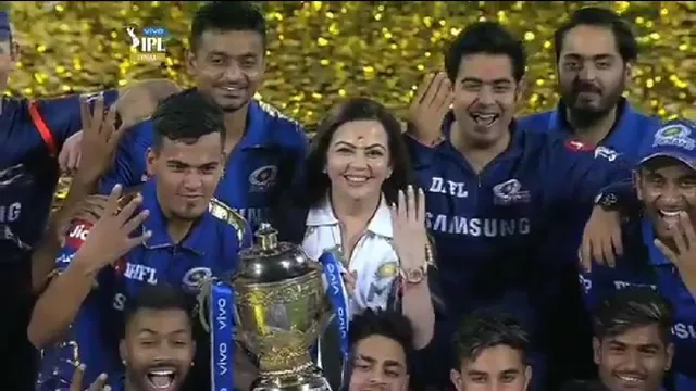 ପୂଜା ପାଠ ସାଙ୍ଗକୁ ମଥାରେ ତିଳକ । ପ୍ୟାଭିଲିୟନରେ ବସି ଏମିତି ମୁମ୍ବାଇର ବିଜୟ ପାଇଁ ପ୍ରାର୍ଥନା କରୁଥିଲେ ମାଲିକାଣୀ ନିତା ଅମ୍ବାନି, ଦେଖନ୍ତୁ ଭିଡିଓ ।