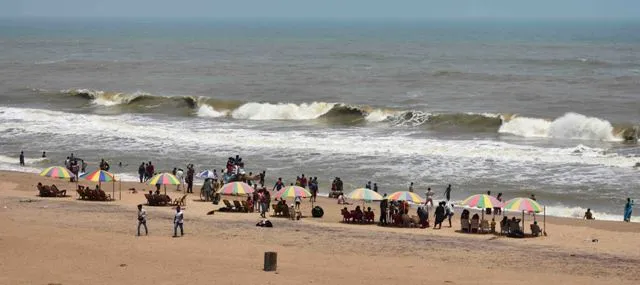 ଫୋନି ପରେ ପୁରୀକୁ ଧିରେ ଧିରେ ଆସୁଛନ୍ତି ପର୍ଯ୍ୟଟକ ! କାଳିଆକୁ ଦର୍ସନ କରୁଚନ୍ତି, ସମୁଦ୍ରରେ ସ୍ନାନ ମଧ୍ୟ କରୁଛନ୍ତି