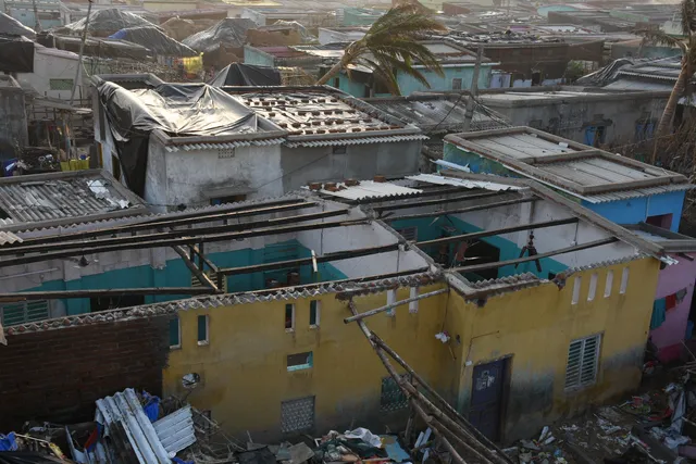 ଫୋନିରେ ଭାଙ୍ଗିିଯାଇଥିବା ଘରର ସର୍ଭେ ଆରମ୍ଭ, ଜୁନ୍ ପହିଲାରୁ ହିତାଧୀକାରୀଙ୍କୁ ମିଳିବ କାର୍ଯ୍ୟାଦେଶ : ଜାଲିଆତି ରୋକିବାକୁ ସର୍ଭେ ବେଳେ ନଷ୍ଟ ହୋଇଥିବା ଘରର କରାଯିବ ଜିଓ ଟାଗିଂ