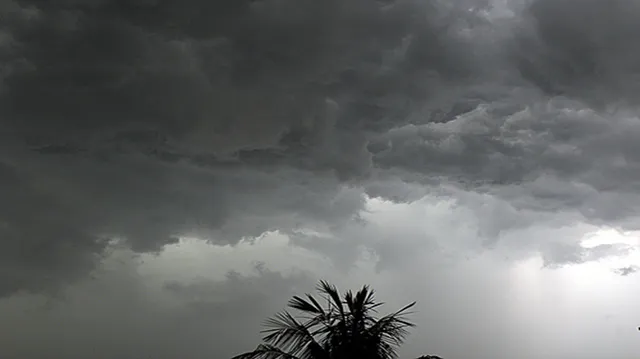 ସତର୍କ ରୁହ ୧୨ ଜିଲ୍ଲା ! ସନ୍ଧ୍ୟା ୫ଟା ସୁଦ୍ଧା ଏହି ସବୁ ଜିଲ୍ଲାକୁ କାଳବୈଶାଖୀ ନେଇ ସତର୍କ ସୂଚନା ଜାରିକଲା ପାଣିପାଗ କେନ୍ଦ୍ର ।