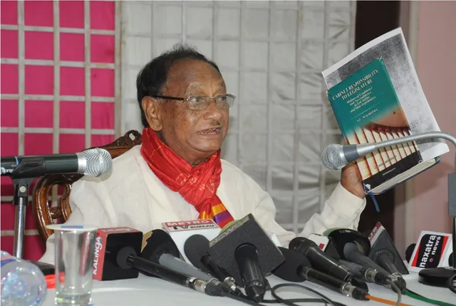 ଫୋନି ବନାମ ମହାବାତ୍ୟା, ମୁହଁ ଖୋଲିଲେ ପୂର୍ବତନ ମୁଖ୍ୟମନ୍ତ୍ରୀ ଗିରିଧାରି ଗମାଙ୍ଗ । କହିଲେ, ସ୍ଥାନାନ୍ତରଣ ନିର୍ଦ୍ଦେଶ ସତ୍ୱେ ଲୋକେ ନହଟିବାରୁ ବହୁ ସଂଖ୍ୟାରେ ହେଲା ଜୀବନ ହାନୀ, କର୍ତବ୍ୟରେ କରିନଥିଲେ ଅବହେଳା ।