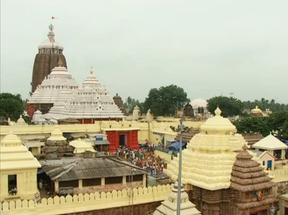 ଶ୍ରୀମନ୍ଦିର ମଧ୍ୟରେ ମହିଳା ଭକ୍ତଙ୍କୁ ମାଡ ଅଭିଯୋଗ ! ପୋଲିସ ମାଡରେ ଶ୍ରଦ୍ଧାଳୁଙ୍କ ଫାଟିଲା ଆଖି