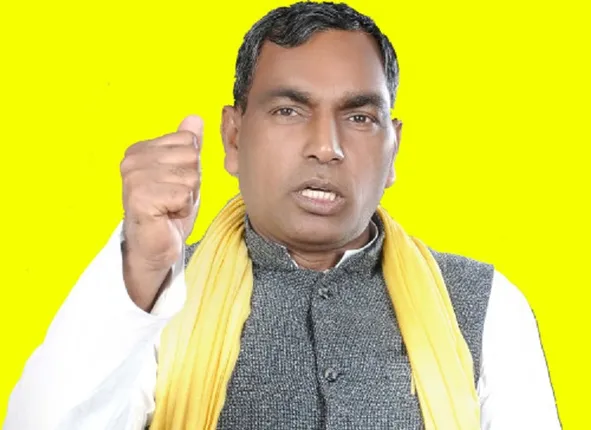 ୧୯ ଫଳାଫଳ ଆସିବା ପୂର୍ବରୁ ଯୋଗୀଙ୍କ ମନ୍ତ୍ରୀମଣ୍ଡଳରୁ ଓମପ୍ରକାଶ ବରଖାସ୍ତ। ରାଜ୍ୟପାଳଙ୍କ ନିକଟରେ ସୁପାରିଶ କଲେ ଯୋଗୀ ଆଦିତ୍ୟନାଥ