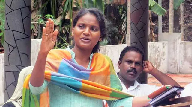 ଦିନ ମଜୁରିଆଙ୍କ ଝିଅଙ୍କୁ ଖୋଜି ଟିକେଟ ଦେଇଥିଲା କଂଗ୍ରେସ । ଦୁଇଥରର ସାଂସଦଙ୍କୁ ହରାଇ ପ୍ରଥମଥର ସଂସଦରେ ପହଞ୍ଚିଲେ ରମ୍ୟା