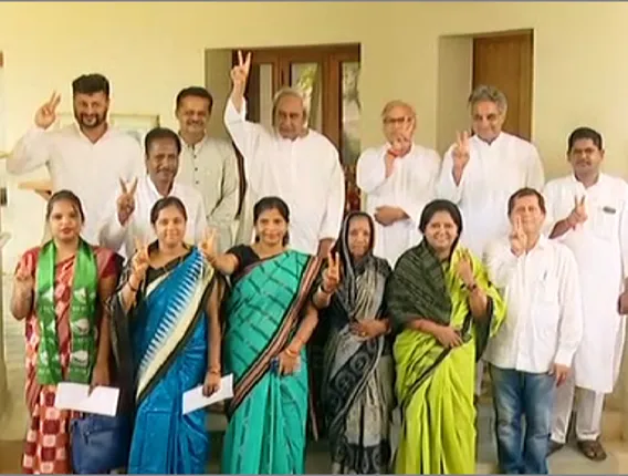 ସରିଲା ବିଜେଡି ସଂସଦୀୟ ଦଳ ବୈଠକ । ଓଡିଶାକୁ ସ୍ୱତନ୍ତ୍ର ରାଜ୍ୟ ପାହ୍ୟା ଓ ମହିଳାଙ୍କୁ ୩୩% ସଂରକ୍ଷଣ ପ୍ରସଙ୍ଗକୁ ସଂସଦରେ ଉଠାଇବାକୁ ସାଂସଦଙ୍କୁ ନବୀନଙ୍କ ପରାମର୍ଶ