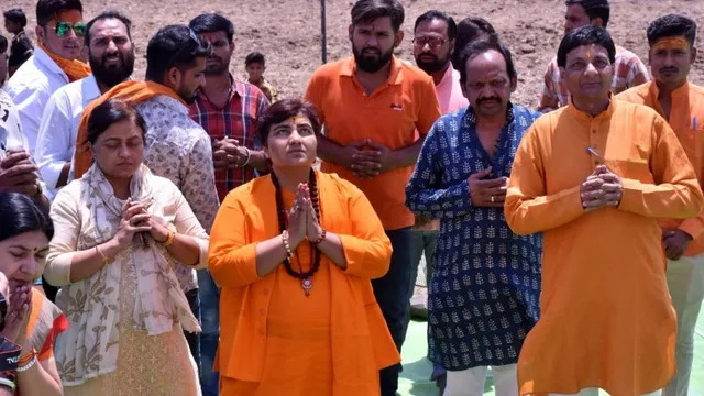 ବିଜେପି ସାଂସଦ ସ୍ୱାଧୀଙ୍କ ବଡ ବୟାନ । ଭିକ୍ଷା ଗ୍ରହଣ କରି ଚଳିବି, ସାଂସଦ ଭାବେ ଯାହା ଦରମା ମିଳିବ ତାହାକୁ ଦେଶ ଓ ଲୋକଙ୍କ ବିକାଶ ପାଇଁ ଖର୍ଚ୍ଚ କରିବି ।