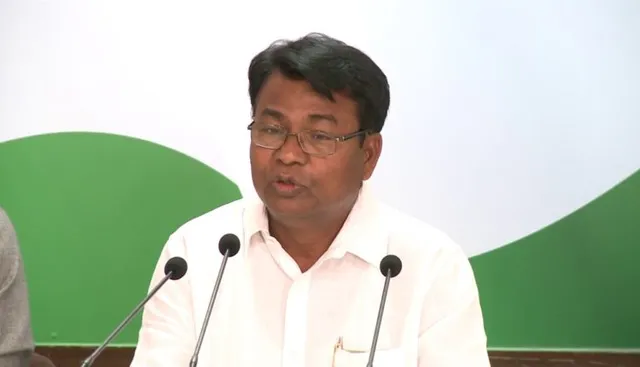 ପରାଜୟ ପରେ ରାଜ୍ୟ କଂଗ୍ରେସକୁ ଝଟକା । ପ୍ରଚାର କମିଟି ଅଧ୍ୟକ୍ଷ ପଦରୁ ଇସ୍ତଫା ଦେଲେ ଭକ୍ତ ଚରଣ ଦାସ ।