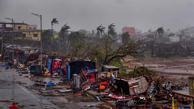 ଫୋନିରେ ସରକାରୀ ଭାବେ ମୃତ୍ୟୁ ସଂଖ୍ୟା ୩୭ କୁ ବୃଦ୍ଧି । ସେପଟେ, ଏସଆରସି ପିଆରଓ କହିଲେ ବଂଟନ ସରିଲାଣି ୨୨ ଶହ ୨୩ କୁଇଟାଂଲ ଚୂଡା, ୫୦୦ କ୍ୱିଂଟାଲ ଗୁଡ