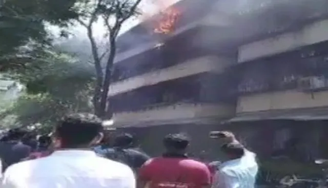 ମହାରାଷ୍ଟ୍ରର ଦାଦର ପୋଲିସ ଷ୍ଟେସନରେ ଭୟାବହ ଅଗ୍ନିକାଣ୍ଡ । ହୁତୁହୁତୁ ହୋଇ ଜଳିଲା ବିଲ୍ଡିଂ, ୧୫ ବର୍ଷୀୟା ନାବାଳିକା ମୃତ ।