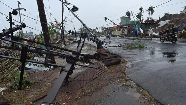 ଫୋନିର ମାସେ ପରେ ବି ସଜାଡି ହୋଇନାହିଁ ଅନେକ ଷ୍ଟ୍ରିଟ ଲାଇଟ୍ ! ଘନ ଅନ୍ଧାରରେ ସହର, ଘୋଷଯାତ୍ରା ପୂର୍ବରୁ କାମ ସରିବା ନେଇ ଅନିଶ୍ଚିତତା