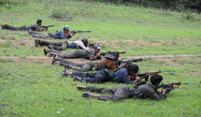 ଉଦାହରଣ ପାଲଟିଲେ ପୂର୍ବତନ ୩୦ ଜଣ ମହିଳା ମାଓବାଦୀ ! ଆତ୍ମ ସମର୍ପଣ କରିଥିଲେ, ସ୍ୱତନ୍ତ୍ର ମହିଳା କମାଣ୍ଡୋ ଭାବେ ନିଯୁକ୍ତି ଦେଲା ପୁଲିସ ।