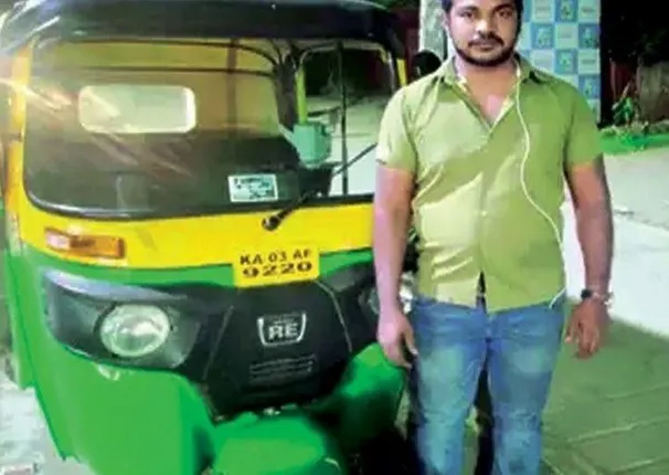 ଜନ୍ମ ଦେଇ ଛାଡିଗଲା ମା’ । କୁନି ପିଲାର ଭରଣ ପୋଷଣର ଦାୟିତ୍ୱ ନେଲେ ହସ୍ପିଟାଲରେ ଭର୍ତ୍ତି କରାଇଥିବା ଅଟୋଚାଳକ ।