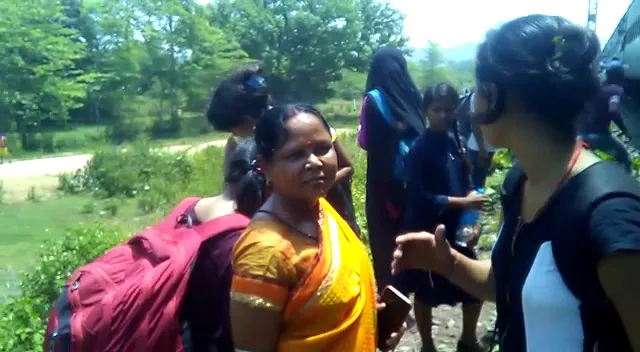 ଚଳନ୍ତା ଟ୍ରେନରେ ଲାଗିଗଲା ନିଆଁ । ଭୟରେ ତଳକୁ ଡେଇଁଲେ ଯାତ୍ରୀ