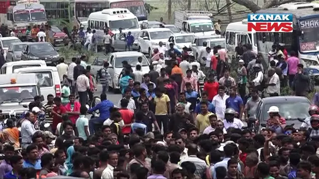 ପାଣି ପାଇଁ ହାହାକାର, ବିଜୁଳି ପାଇଁ ହସ୍ତସନ୍ତ : ପାଣି ଓ ବିଜୁଳି ଦାବିରେ ରାସ୍ତାକୁ ଓହ୍ଲାଇଲେ ବାତ୍ୟା ପ୍ରଭାବିତ