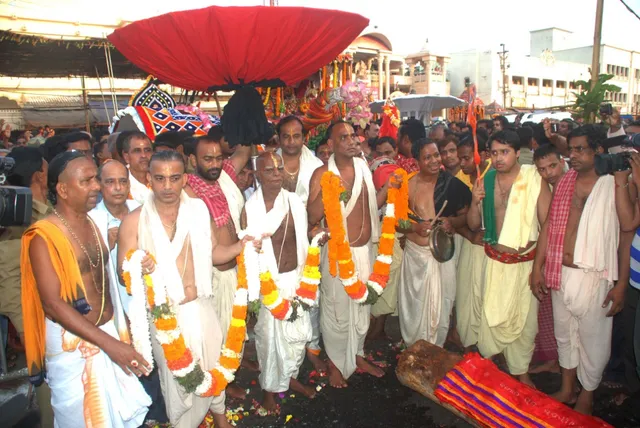 ଶ୍ରୀଜଗନ୍ନାଥଙ୍କ ରୀତିନୀତି ଯେପରି ବିଚିତ୍ର, ସେପରି ବିସ୍ମୟକର ରଥର ନିର୍ମାଣ ! ପଢନ୍ତୁ ଶ୍ରୀଦାରୁବ୍ରହ୍ମଙ୍କ 'ଆଜ୍ଞାମାଳ'ର ରହସ୍ୟ