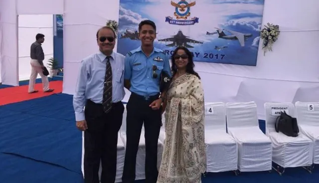 ଦିଲ୍ଲୀରେ ରୁହନ୍ତି, ମଝିରେ ମଝିରେ ଗାଁକୁ ଆସନ୍ତି । ନିଖୋଜ ଓଡିଆ ପାଇଲଟ ସୁନିତ ମହାନ୍ତିଙ୍କ ବିଷୟରେ କିଛି ଅଜଣା କଥା ।