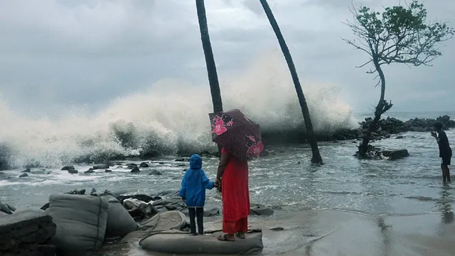 ବାତ୍ୟା ପାଇଁ କେରଳ,କର୍ଣ୍ଣାଟକ ଏବଂ ମହାରାଷ୍ଟ୍ରରେ ହାଇଆଲର୍ଟ ! ଆରବ ସାଗରରେ ପହଞ୍ଚିଲା ବାତ୍ୟା “ବାୟୁ”