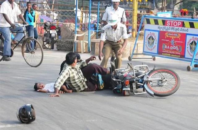 ସଡକ ଦୁର୍ଘଟଣାରେ ଆହତ ବ୍ୟକ୍ତିଙ୍କ ଭିଡିଓ ଉତ୍ତୋଳନ କଲେ ହେବ ଦୃଢ଼ କାର୍ଯ୍ୟାନୁଷ୍ଠାନ : ଭିଡିଓ କରୁଥିବା ବ୍ୟକ୍ତିଙ୍କ ବିରୋଧରେ ରୁଜୁ ହେବ ମାମଲା