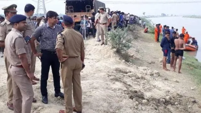 ଲକ୍ଷ୍ନୌରେ ନଦୀ ଭିତରକୁ ଖସିଲା ବରଯାତ୍ରୀ ଭର୍ତ୍ତି ପିକଅପ୍ ଭ୍ୟାନ୍ ! ୭ ଶିଶୁ ନିଖୋଜ , ୨୨ ଯାତ୍ରୀ ସୁରକ୍ଷିତ ଉଦ୍ଧାର , ଉଦ୍ଧାରକାର୍ଯ୍ୟ ଜାରି