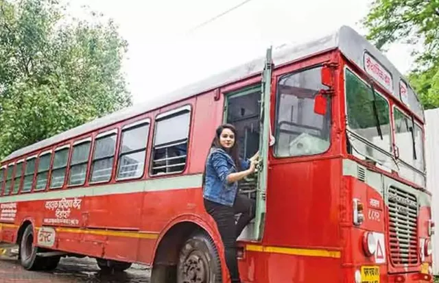 ମେକାନିକାଲ ଇଂଜିନିୟରରୁ ବସ୍ ଡ୍ରାଇଭର : ମୁମ୍ବାଇରେ ସିଟି ବସ୍ ଚଲାଉଛନ୍ତି ୨୪ ବର୍ଷୀୟା ପ୍ରତୀକ୍ଷା