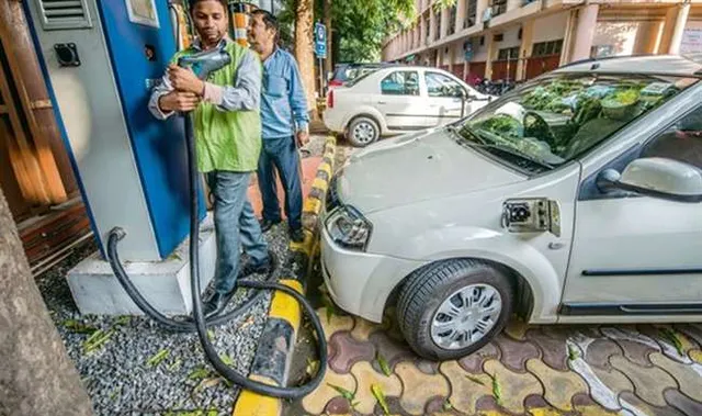 ମୋଦୀ ସରକାରଙ୍କ ବଡ ନିଷ୍ପତ୍ତି ! ଘରୋଇ ନୁହେଁ ବରଂ କମରସିଆଲ ଇଲେକ୍ଟ୍ରିକ ଯାନ ଉପରେ ମିଳିବ ସବସିଡି