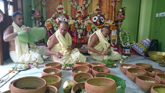 ଖୋଲାଖୋଲି ବଜାରରେ ବିକ୍ରି ହେଉଛି ମହାପ୍ରଭୁଙ୍କ ଗୁପ୍ତ ନୀତି, ଭୋଗ ପ୍ରସ୍ତୁତି, ସେବାପୂଜା :  ସୋସିଆଲ ମିଡ଼ିଆରେ ଭିଡ଼ିଓ ଭାଇରାଲ ପରେ ବିବାଦ ଆରମ୍ଭ