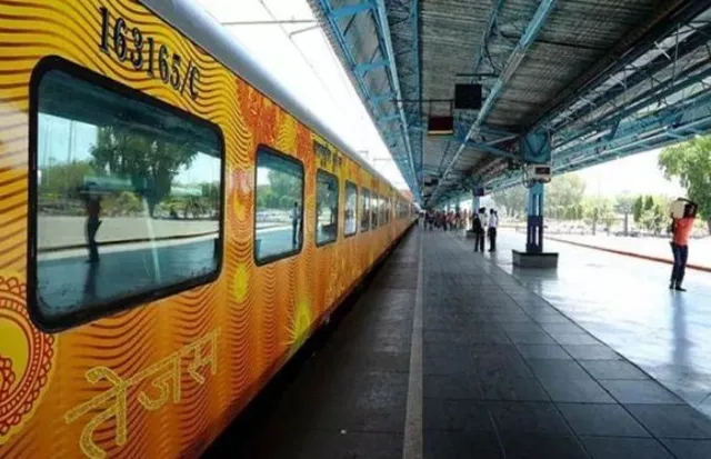 ତେଜସ୍ ଏକ୍ସପ୍ରେସ ହୋଇପାରେ ଦେଶର ପ୍ରଥମ ପ୍ରାଇଭେଟ୍ ଟ୍ରେନ୍ : ପ୍ରଥମ ଥର ବେସରକାରୀ ସଂସ୍ଥାକୁ ଦିଆଯିବ ଟ୍ରେନ୍ ସଂଚାଳନ ସୁଯୋଗ