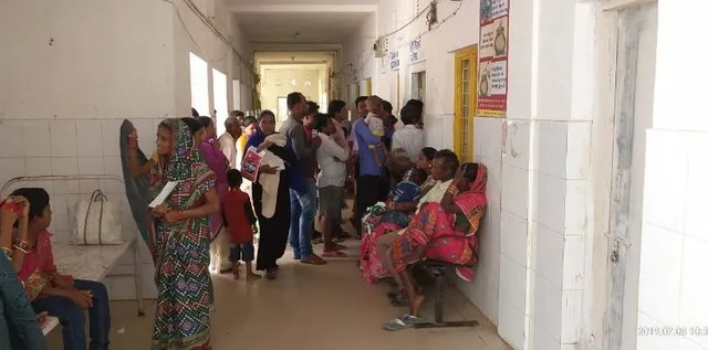 ଭଗବାନ ଭରସାରେ ରୋଗୀ : ଡ୍ରେସିଂ କର୍ମଚାରୀଙ୍କ ଅନୁପସ୍ଥିତି ଯୋଗୁଁ ଡ୍ରେସିଂ କଲେ ଝାଡ଼ୁଦାର